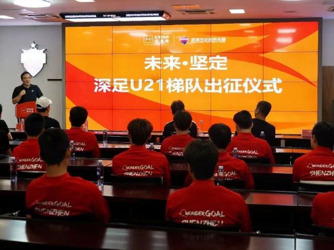 这会子，一大家子围着桌子坐下吃饭，金氏也端出了做的粽子。